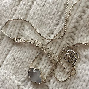 Like new Kendra Scott Tess gold necklace Grey milky stone